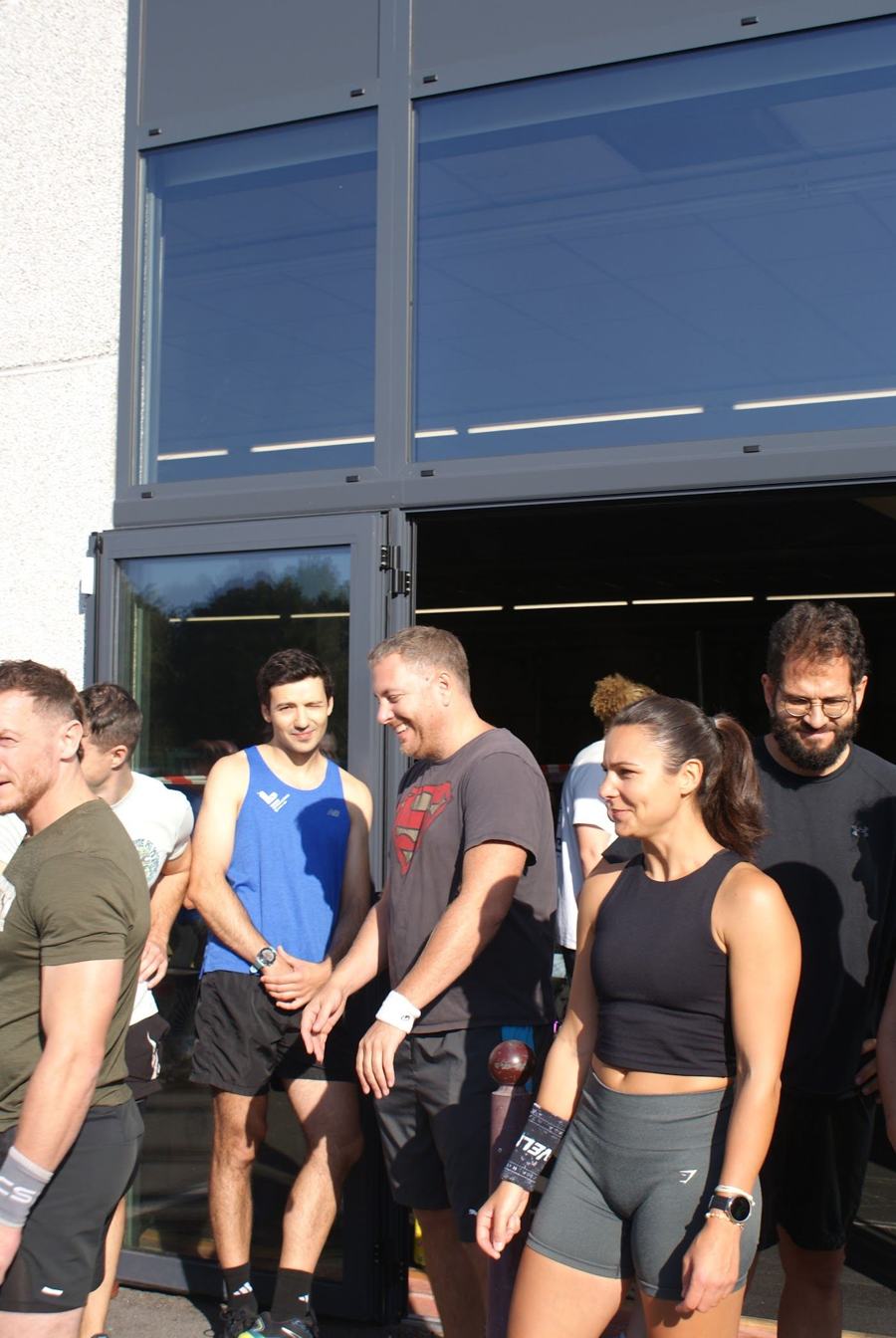 Un groupe d'adhérents devant la box